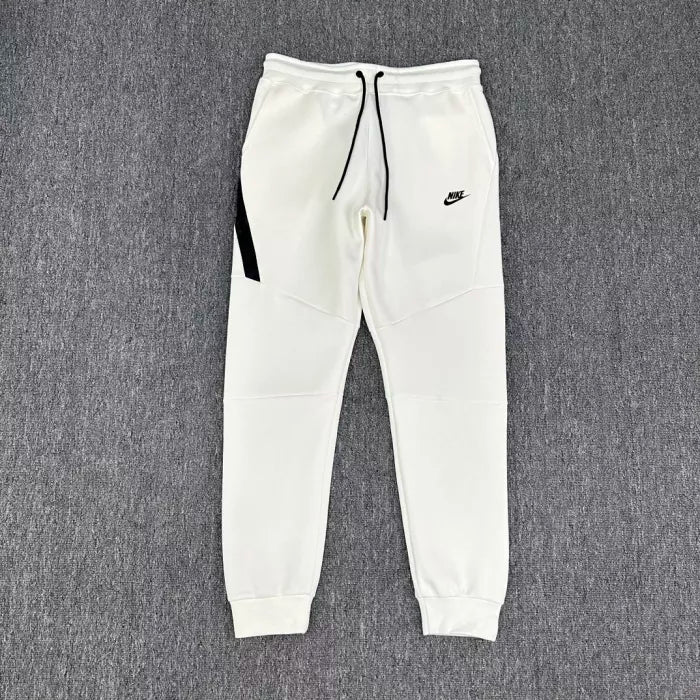 Pantaloni Nike Tech