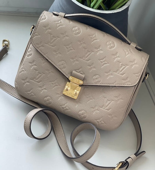 Louis Vuitton Metis Bag