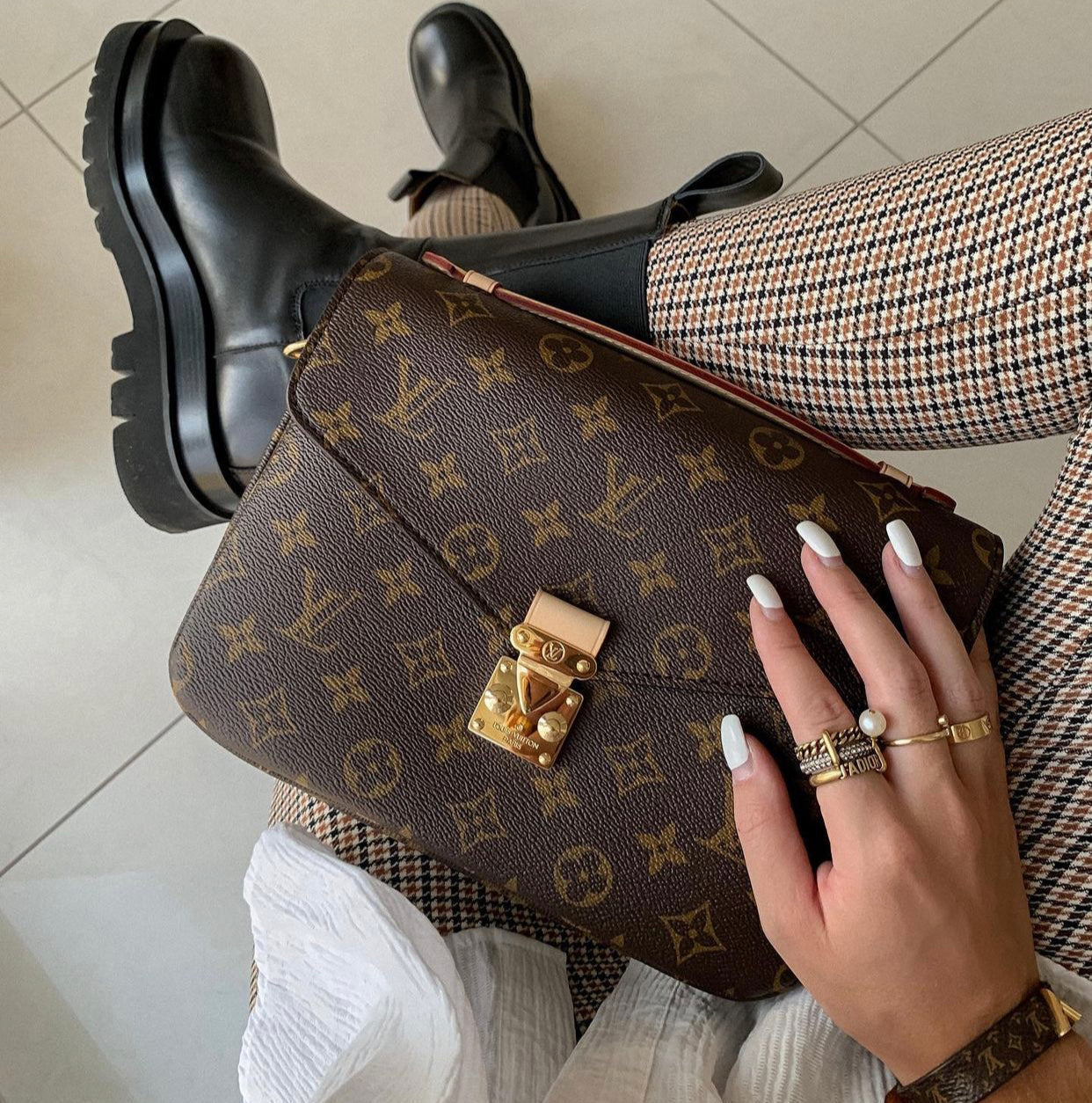 Louis Vuitton Metis Bag